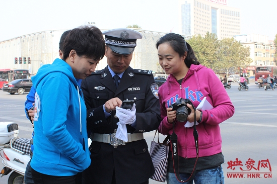 執(zhí)勤民警楊華民現(xiàn)場發(fā)微博