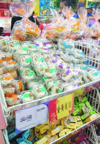 市場月餅多數(shù)都用塑料托