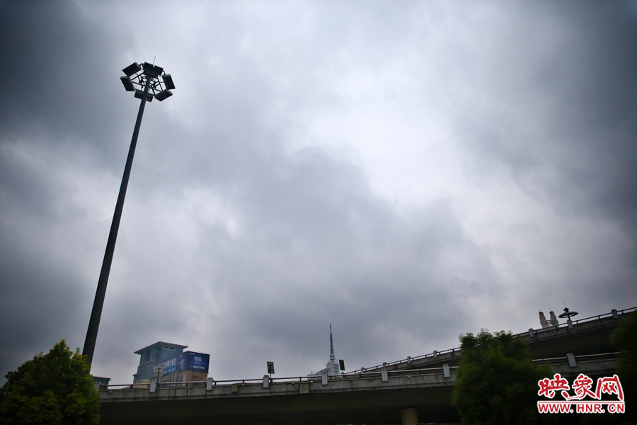 一陣秋雨使得鄭州的氣溫驟然下降