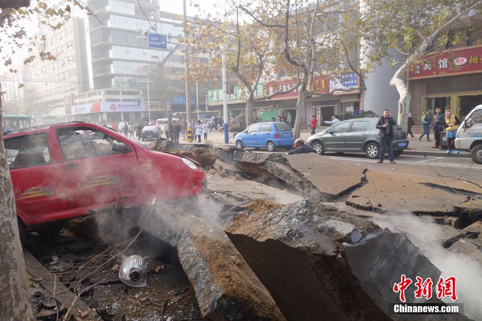 中石化黃濰輸油管線破裂起火原油泄漏致多人死亡