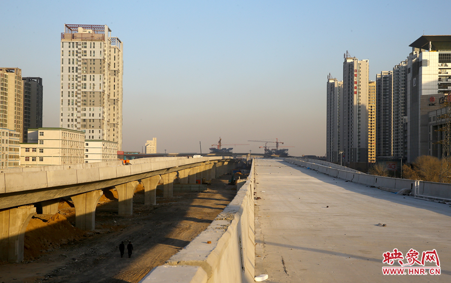 北三環(huán)快速路與花園路交叉口向東還在施工中