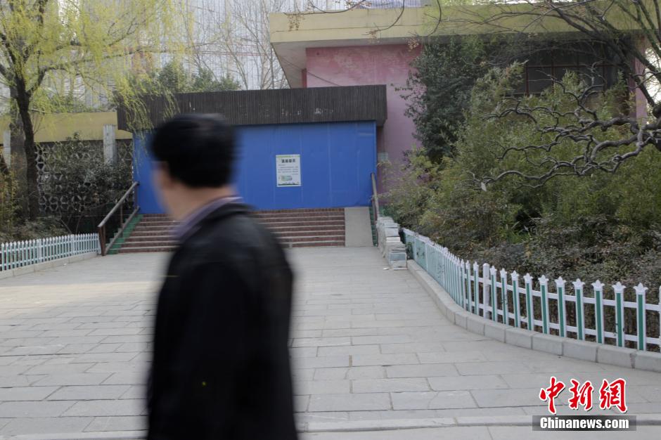 3月17日，河南鄭州動(dòng)物園，原經(jīng)批準(zhǔn)用于大熊貓飼養(yǎng)的場(chǎng)館已經(jīng)關(guān)門。