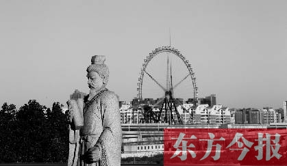 16日，從中原福塔基座平臺(tái)看向世紀(jì)歡樂園的景象