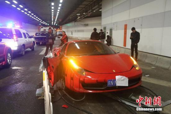 北京豪車飆車案今日開審兩司機(jī)被訴危險(xiǎn)駕駛罪