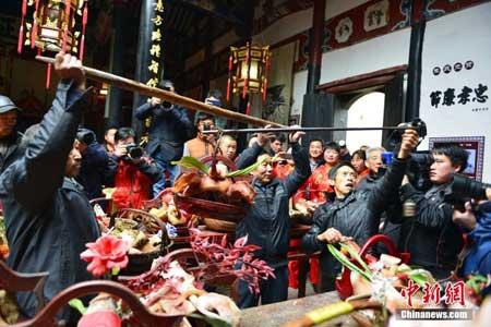 浙江朱家村舉行“豬頭大賽”祭祀朱熹