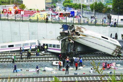 當(dāng)?shù)貢r(shí)間24日晚，西班牙一列火車在圣地亞哥-德孔波斯特拉附近脫軌，造成至少78人死亡、上百人受傷。