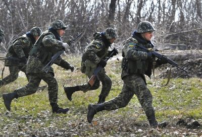 當?shù)貢r間3月21日，烏克蘭邊防部隊在俄烏邊境軍演。