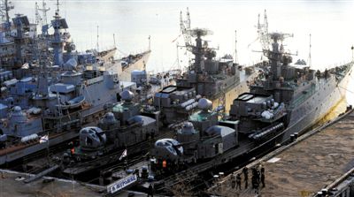 4月1日，停靠在克里米亞塞瓦斯托波爾的軍艦，其中也有烏克蘭海軍軍艦。