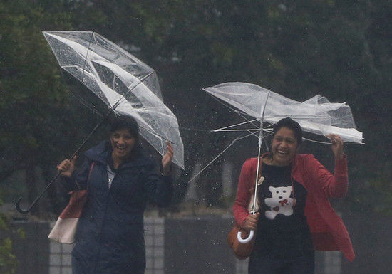 19號臺(tái)風(fēng)在日本登陸，帶來強(qiáng)降雨。