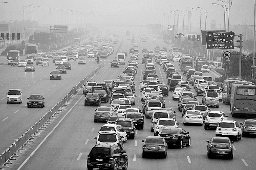 回程車量激增，中州大道車流量大。