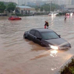 長(zhǎng)沙暴雨致山體滑坡