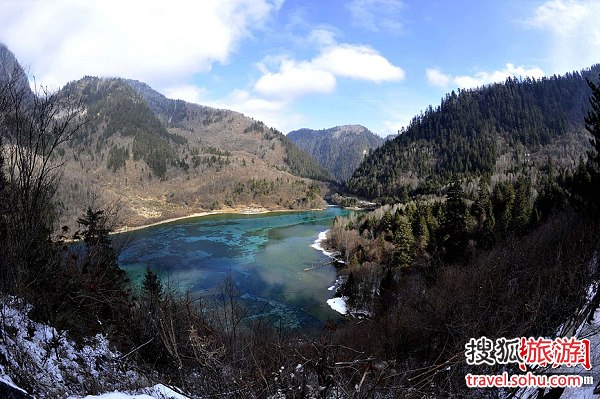 冬日的九寨溝,我們真實(shí)地感觸到“童話世界”的靈魂也更具詩(shī)情畫意