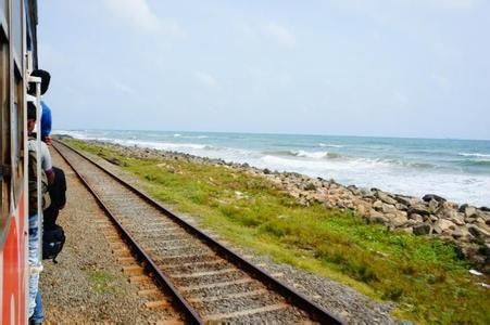 尋《千與千尋》海上火車 斯里蘭卡最美火車線路