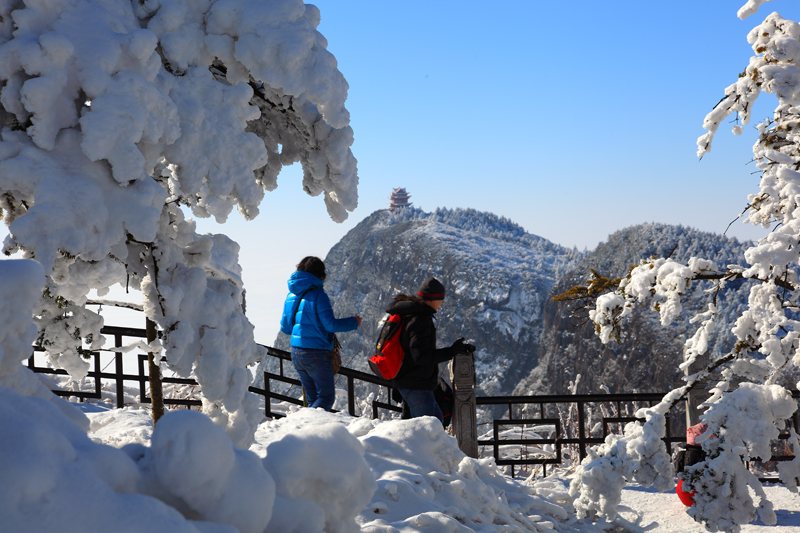 情人節(jié)峨眉山“私人訂制”現(xiàn)實版“冰雪奇緣”