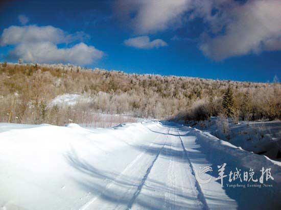 下雪后的路面-孫偉強(qiáng)攝