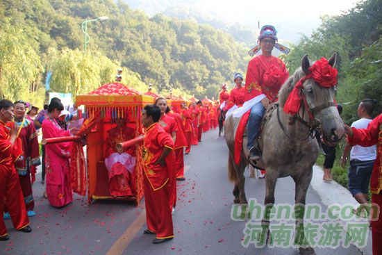 喝喜酒吃喜宴品喜糖 “重渡溝”浪漫婚禮喜事多