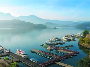 體驗(yàn)浪漫桐花祭 寶島春日的湖光山色