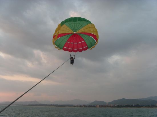 炎熱夏季哪里避暑 到海南清爽一夏