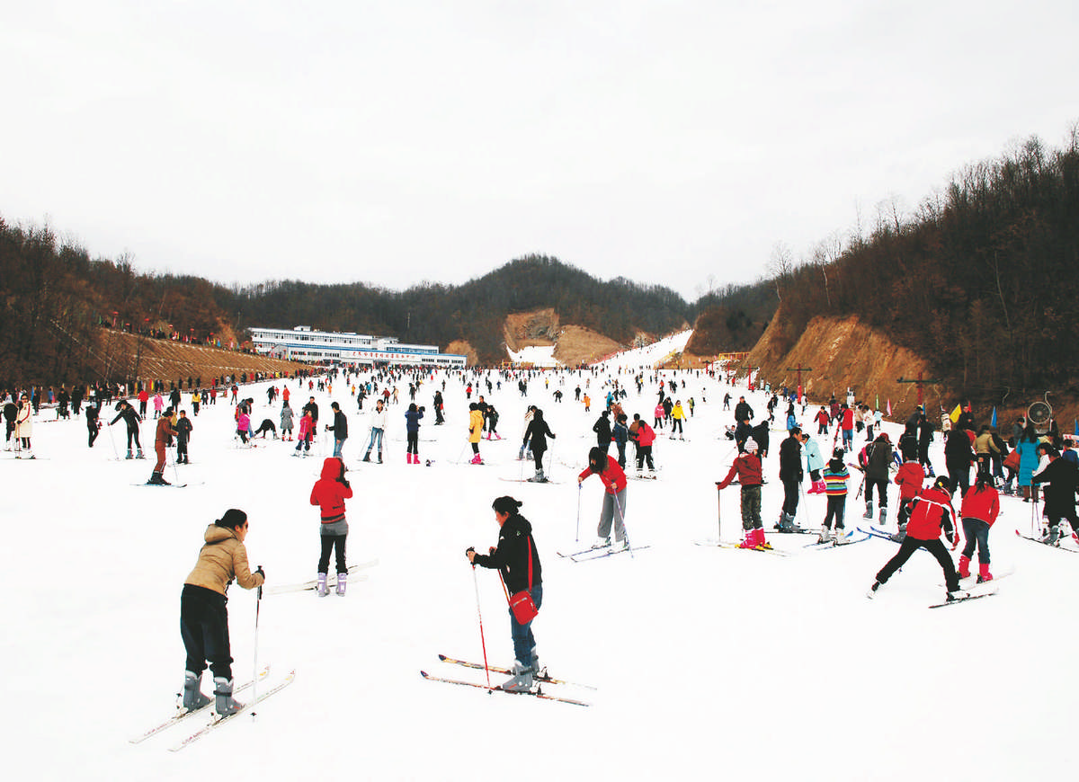 體驗冬季旅游滑雪 玩轉(zhuǎn)酷炫冰雪世界