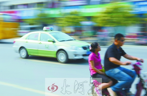 街頭的出租車數(shù)量,直接影響著市民出行。