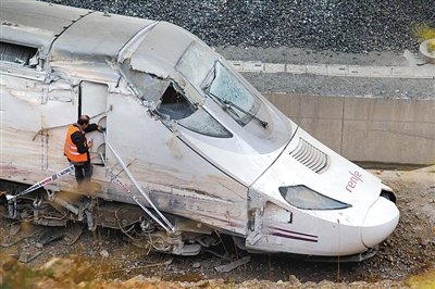 快速列車的車頭沒有受到太大損壞。