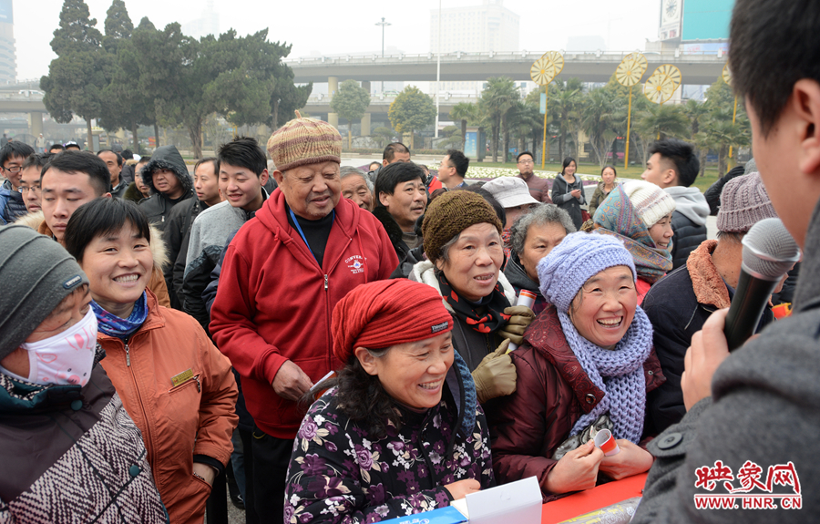 活動現(xiàn)場市民情緒高漲