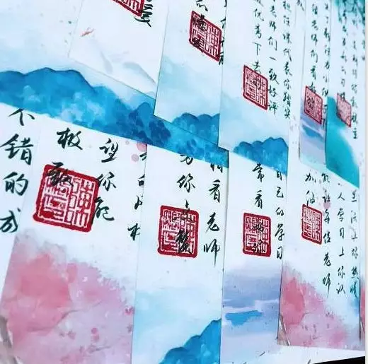 中學(xué)男老師寫了47封“情書”給學(xué)生 女同學(xué)感動哭