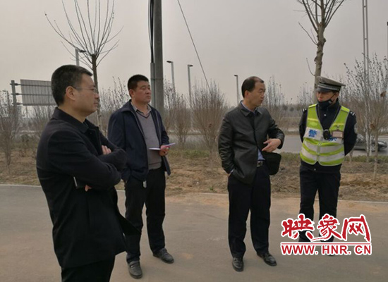 滎陽(yáng)市路警聯(lián)合“雷霆”封殺“雙超”車輛