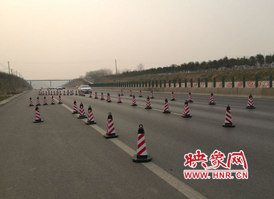 滎陽(yáng)市路警聯(lián)合“雷霆”封殺“雙超”車輛