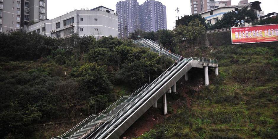 重慶土坡上建自動扶梯 便于市民出行