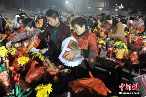 兩岸數(shù)千信眾共祭