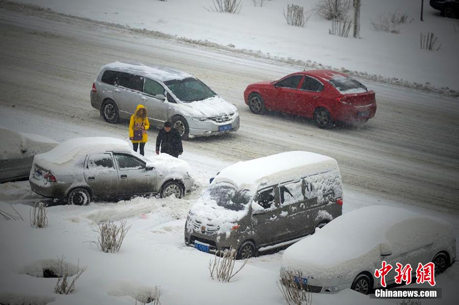 烏魯木齊大雪紛飛30小時(shí) 重回