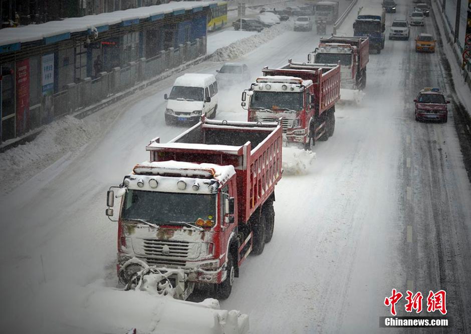 烏魯木齊大雪紛飛30小時(shí) 重回