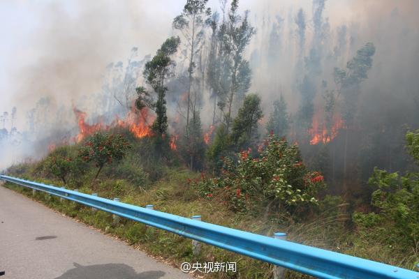 廣西運(yùn)鈔車起火燒毀11箱鈔票