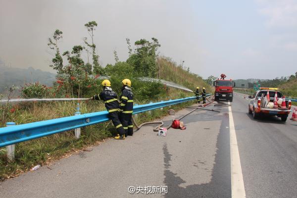 廣西運(yùn)鈔車起火燒毀11箱鈔票