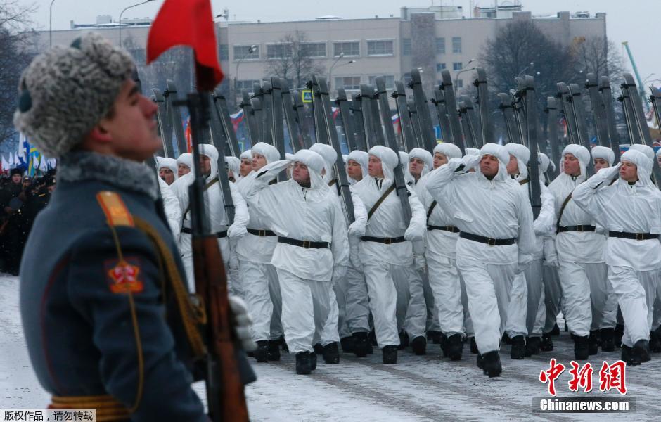 共有1500名俄羅斯官兵和100個單位的軍事裝備參加了閱兵式