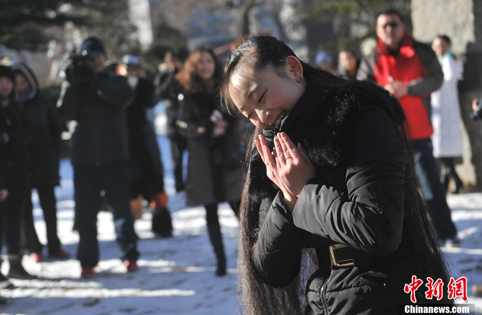 圖為來自東北的表演系考生雪地秀才藝。