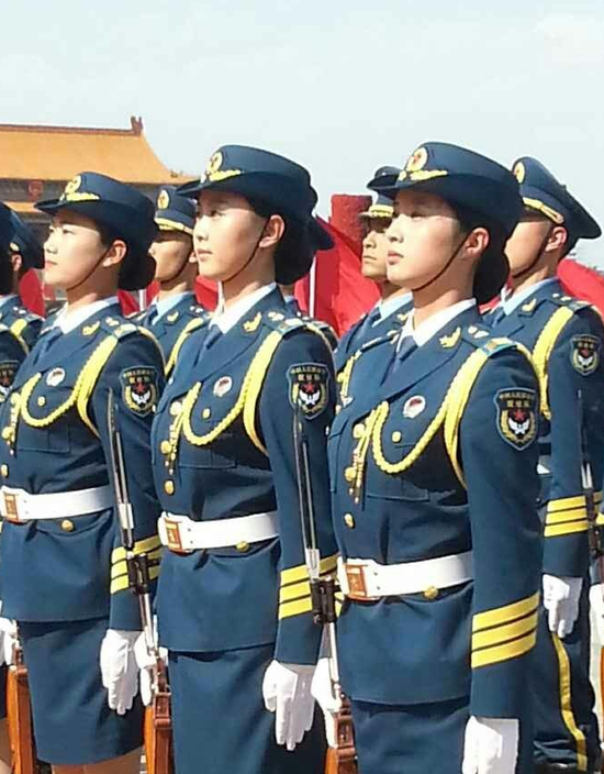 中國三軍儀仗隊(duì)首現(xiàn)女兵