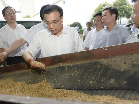 　李克強(qiáng)察看糧食