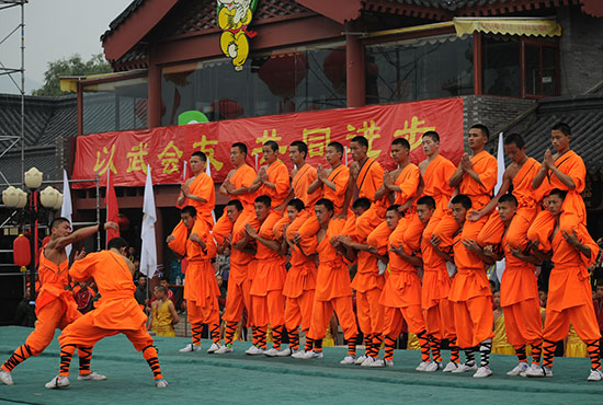 開(kāi)幕式前精彩的武術(shù)表演