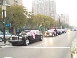 豪華婚禮車隊。(網友供圖)