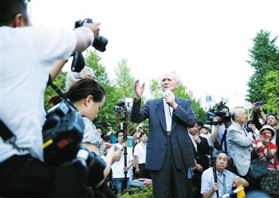 23日，91歲的日本前首相村山富市在東京街頭演講，反對日本政府強行推進安保法案。