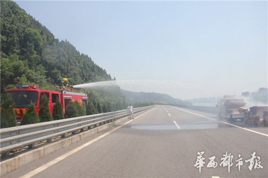 高速路上貨車自燃 近2萬(wàn)枚鮮雞蛋被烤熟