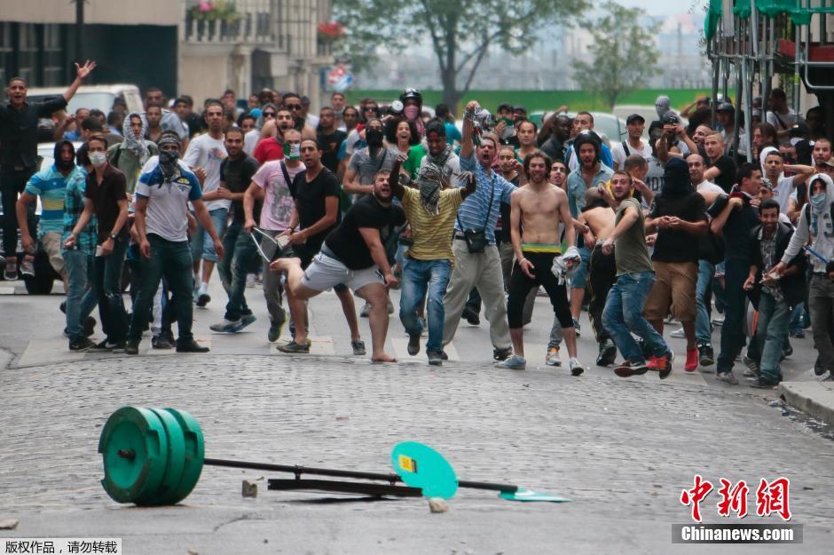 法國多地爆發(fā)反以游行