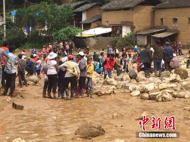 7月28日,云南省保山市隆陽區(qū)瓦房鄉(xiāng)喜坪村上坪小組發(fā)生山洪災(zāi)害,造成3戶人家9人被沖走。