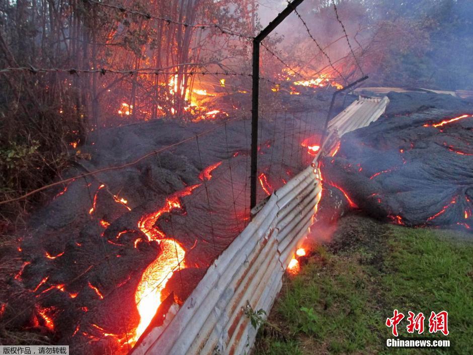 夏威夷火山持續(xù)噴發(fā) 熔巖威脅附近居民區(qū)