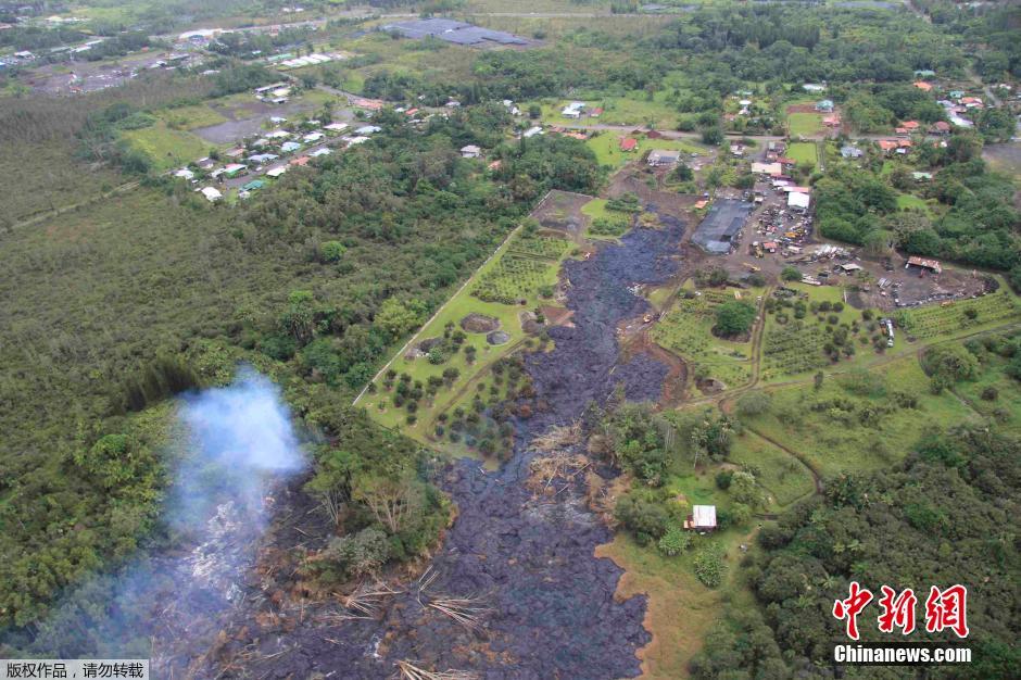 夏威夷火山持續(xù)噴發(fā) 熔巖威脅附近居民區(qū)