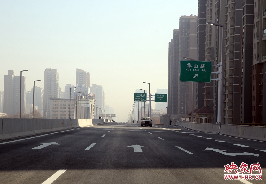 嵩山南路方向，華山路出口。