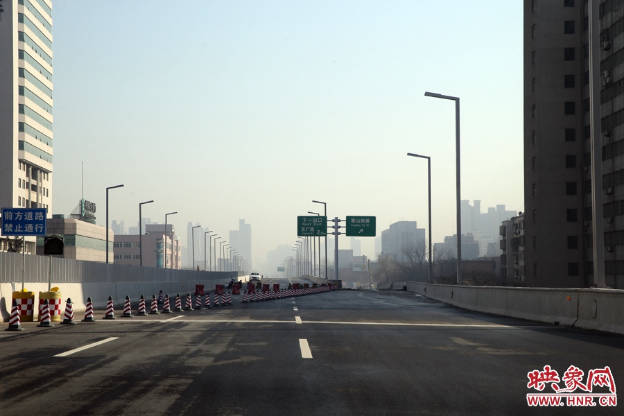 嵩山南路出口，由西向東至嵩山南路出口向東暫未開通。