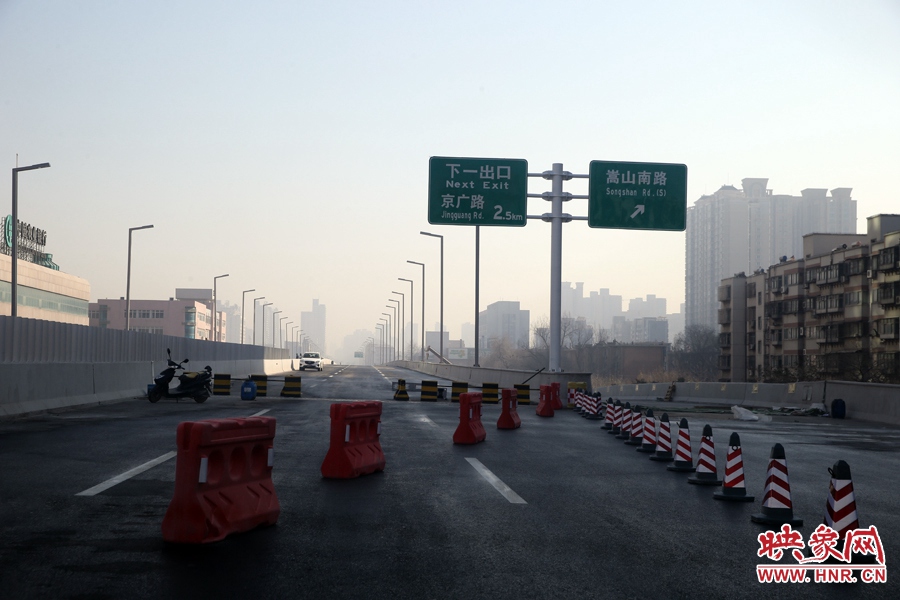 嵩山南路出口，由西向東至嵩山南路出口向東暫未開通。